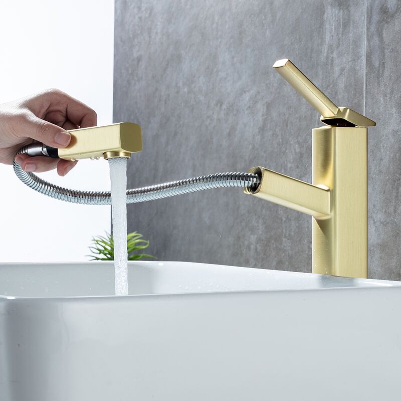 Golden brass bathroom sink with pull-out sprayer faucet Brass rotating hot and cold pull faucet Golden brass bathroom sink with pull-out sprayer faucet