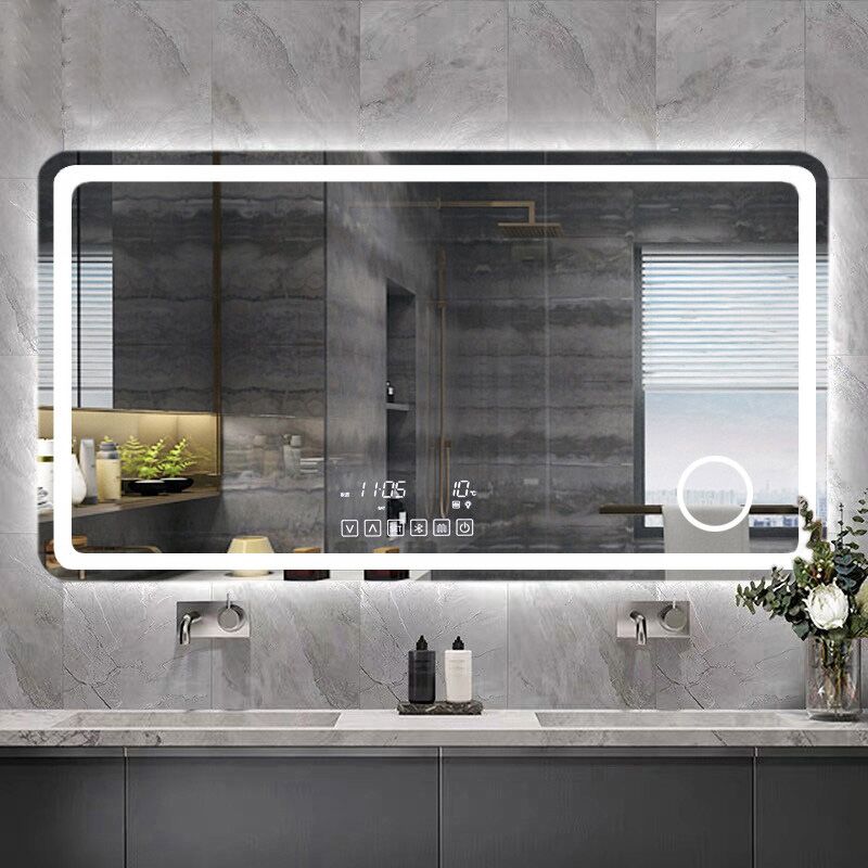 Miroir rectangulaire d'affichage de l'heure de style moderne pour salle de bains, miroir intelligent personnalisé avec désembueur rétro-éclairé par LED Miroir de salle de bain intelligent rectangulaire de style moderne avec affichage de l'heure