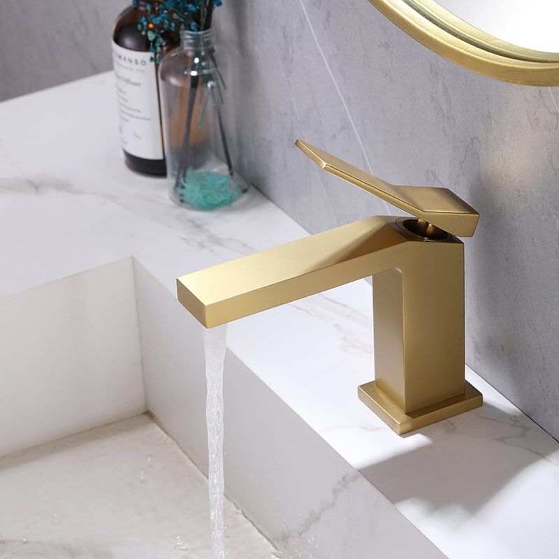 Factory Directly Bathroom Faucet Brass Single Handle Square Bathroom Sink Hot Cold Water Faucet Tap New Design American Sanitary Wares Black Surface Single Hole Handle Bathroom Basin Sink Faucet 4 Diretamente da fábrica torneira do banheiro de latão alça única quadrada pia do banheiro torneira de água quente e fria