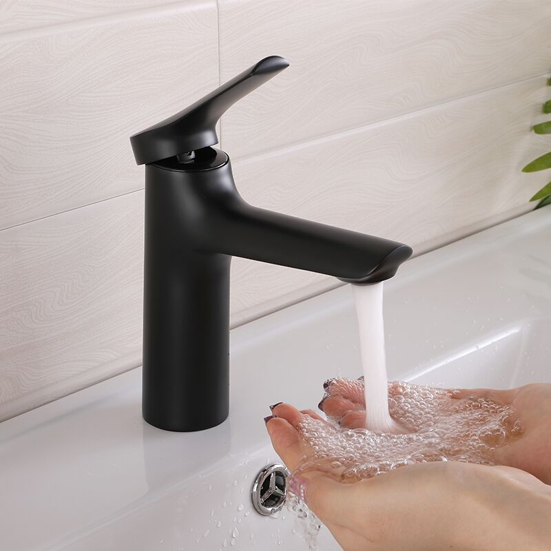 All copper bathroom basin faucet is suitable for hotel all copper basin faucet Single hole hot and cold faucet modern round one handle bathroom chrome plated brass vanity faucet 2 All copper bathroom basin faucet is suitable for hotel all copper basin faucet